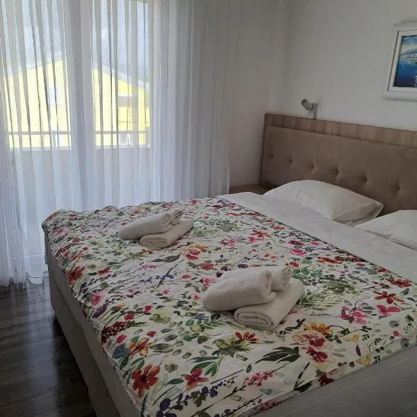 Rooms & Apartment Mama Mia, hotel v destinaci Malinska