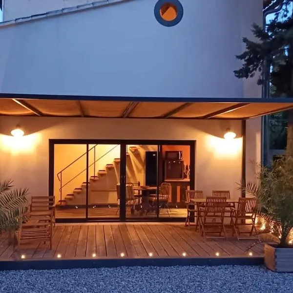 Gîte cosy au coeur du Luberon, hotel in Lagnes