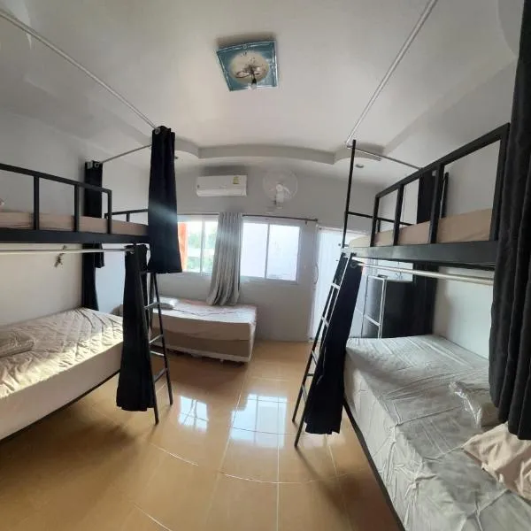 Another High Away Hostel, hotel v destinaci Thong Sala
