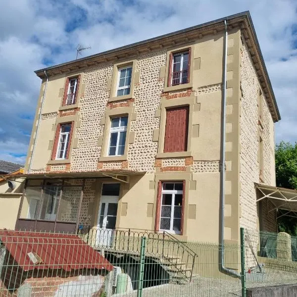 La Maison Lourégo BLEUET, hotel in Hauterives