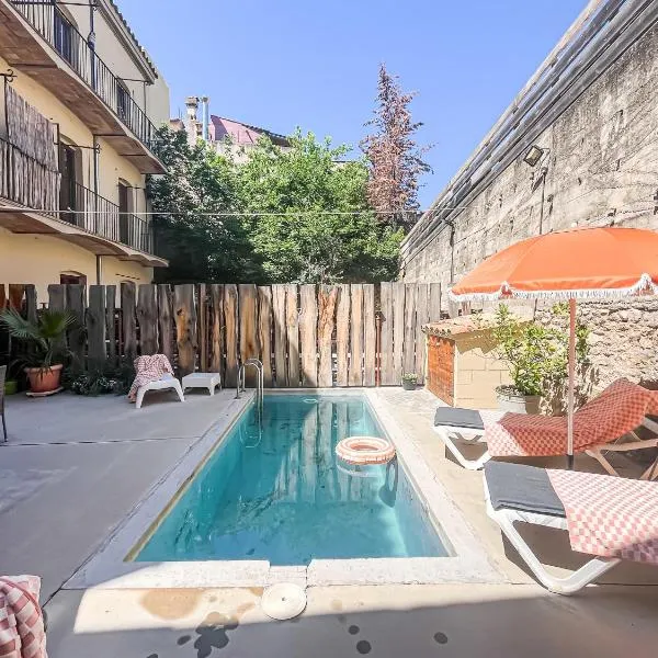 Aptw Pool in heart of old town, hotel v destinaci Girona