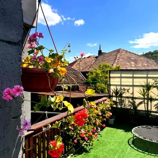 Къща за гости Трапезица с безплатен паркинг двор и веранди, hotel Veliko Tarnovóban