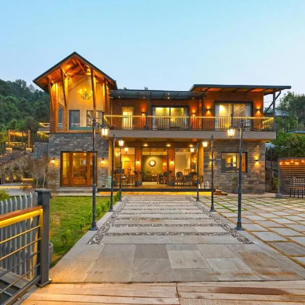 SaffronStays Aruunoday - 4BR with Theatre, Deck & Bonfire, hotel in Bhīm Tāl