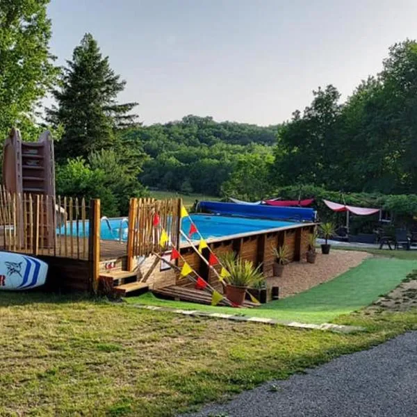 CAMPING LA PERLE, hotel v destinaci La Rochette