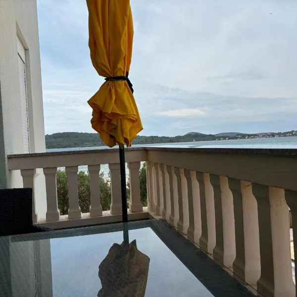 Apartman LANA, hotel v Srimi
