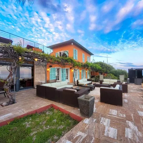 VILLA ROYAL DOMAIN, BnbRickeys – hotel w Mentonie