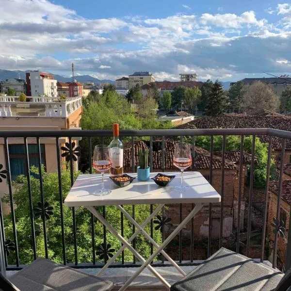 Serenade Apartment, hotel in Korçë