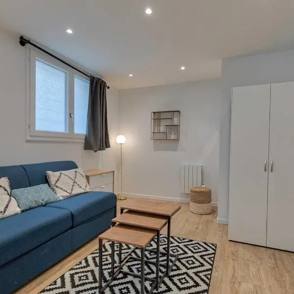 By Buttes Chaumont Park Parisian Freshness 11