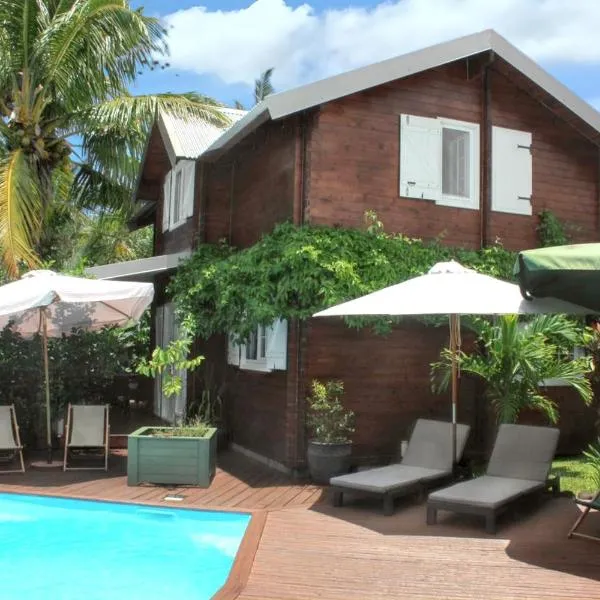 Chalet de 3 chambres avec piscine partagee jacuzzi et jardin amenage a Vincendo Saint Joseph, מלון בסן-ז'וזף