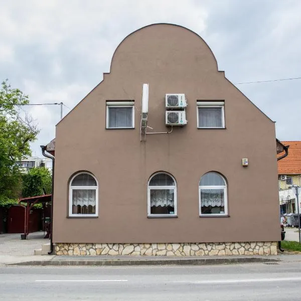 Fitt Panzió, hotel en Dombóvár