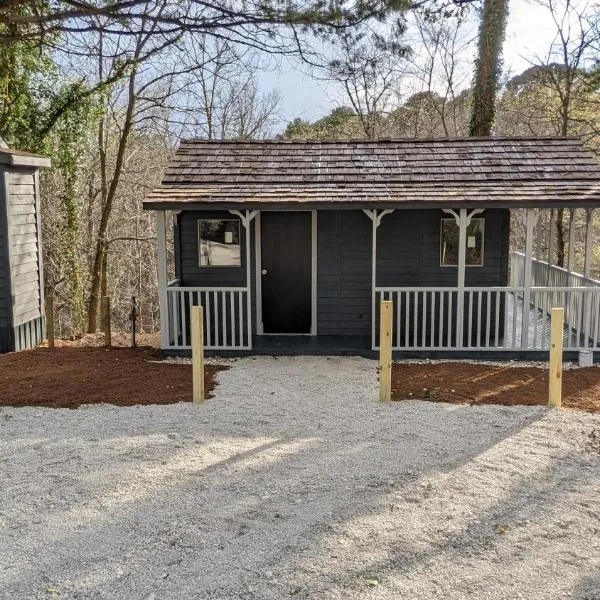 Adventure Cabin 5 - King w Private Hot Tub, hotel in Eureka Springs