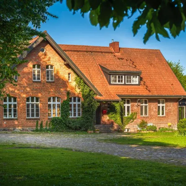 Dom Gościnny Stara Szkoła, hotel em Glaznoty