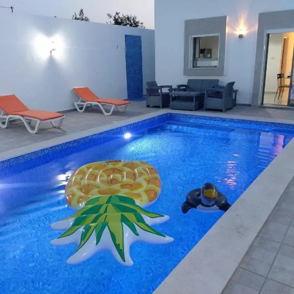 Villa LELLA HADHERYA, hotel v destinaci Taguermess