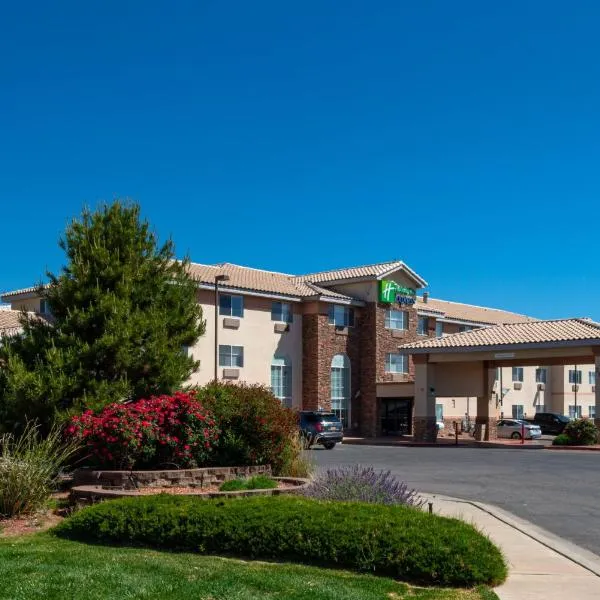 파밍턴에 위치한 호텔 Holiday Inn Express Hotel & Suites Farmington, an IHG Hotel