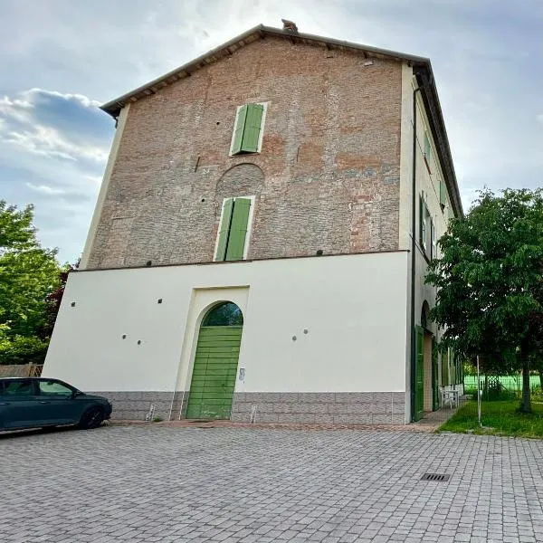 Intero appartamento con giardino in Palazzo del 1600, hotel en Campogalliano