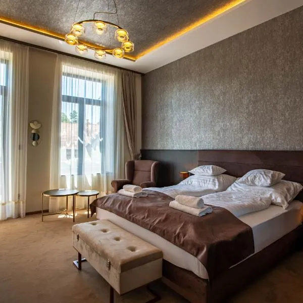 Vöröskő Villa -ELNÖKI szauna és jakuzzi használattal, hotel v destinácii Balatonalmádi