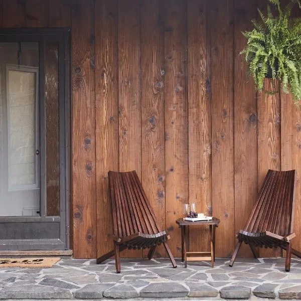 Catskills Retro Retreat- Upstate Home W Hot Tub, hotel en Saugerties