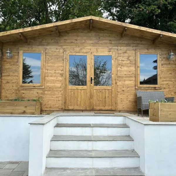 Estuary View Cabin, Hotel in Penclawdd