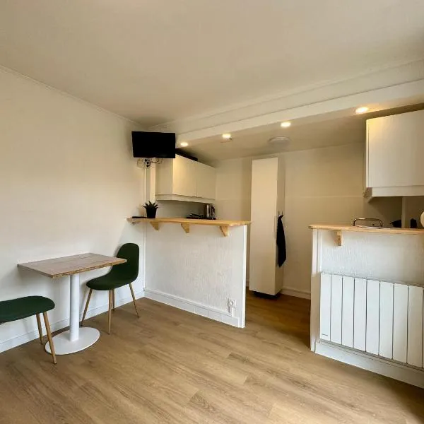 Studio avec jardin proche lac, hotel v destinácii Saint-Jorioz