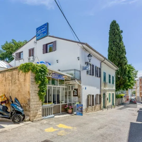Apartments Cindrić, hotel in Selce