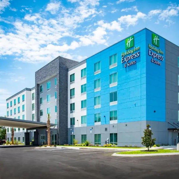 Holiday Inn Express & Suites Pensacola Airport North – I-10, an IHG Hotel: Goulding şehrinde bir otel