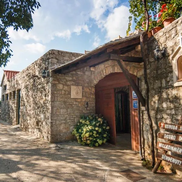 Apartments & Rooms Konoba Tomić, hotel di Gornji Humac