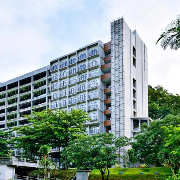 Oak Tree Emerald Hotel & Coventions Semarang, hotel v destinaci Semarang