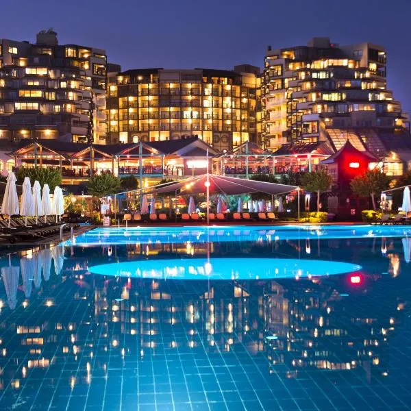 Limak Lara Deluxe Hotel & Resort Antalya, hotel v destinaci Lara