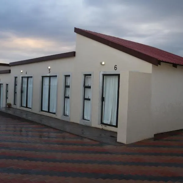 Lesiba guesthouse, hotel in Moloto