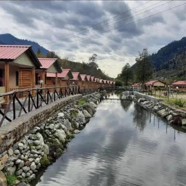 Resort Shivalaya Retreat - A River Side Resort, hotelli kohteessa Baragrān