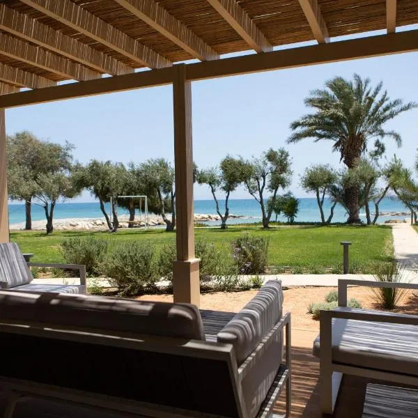 Elya Beach Luxury Suites, hotel v destinaci Ayios Theodhoros