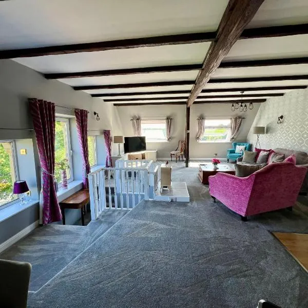 The Loft @ Brighouse, hotel v mestu Brighouse