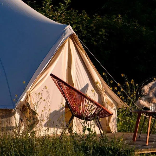 Wereldse Bell Tenten met alpaca's, hotel v destinaci Paasloo