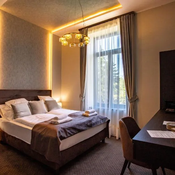 Vöröskő Villa- TITKÁRI szauna és jakkuzi használattal, hotel v destinaci Balatonalmádi