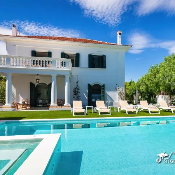 Villa De Los Leones in heart of Sitges by Beach and Town with A/C and Games, hotel v destinaci Sitges