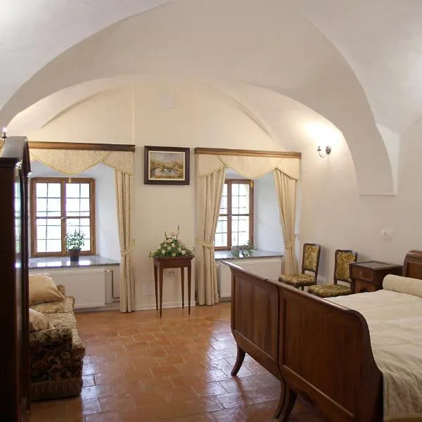 Grad Tuštanj, hotel u gradu 'Moravče'