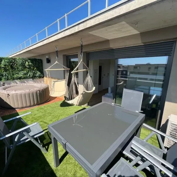 Superbe studio avec Jacuzzi a Montpellier pres d arene, hotel i Montpellier