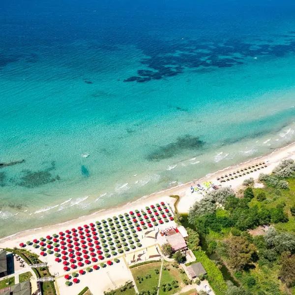 Simantro Resort, hotel v destinaci Sani Beach