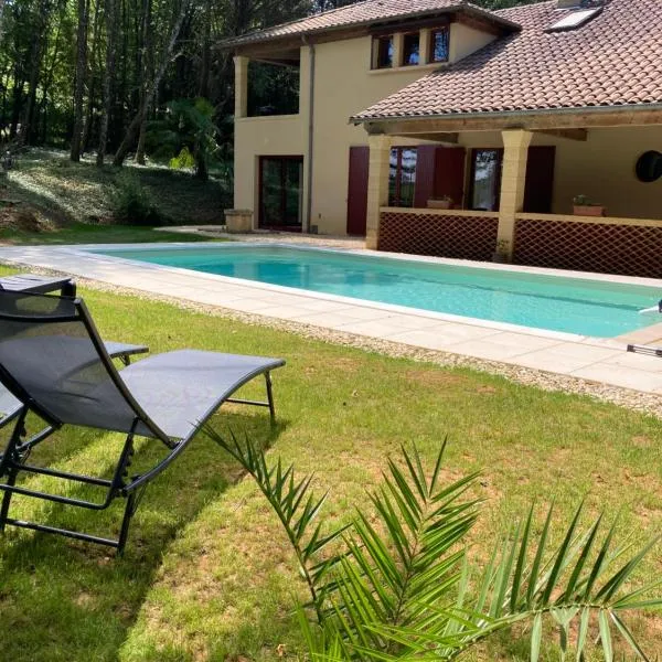Les Eaux Vives – hotel w mieście Manaurie