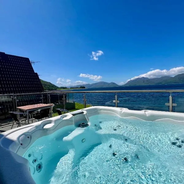 Loch Linnhe Waterfront Lodges with Hot Tubs, hotel u gradu 'Glencoe'