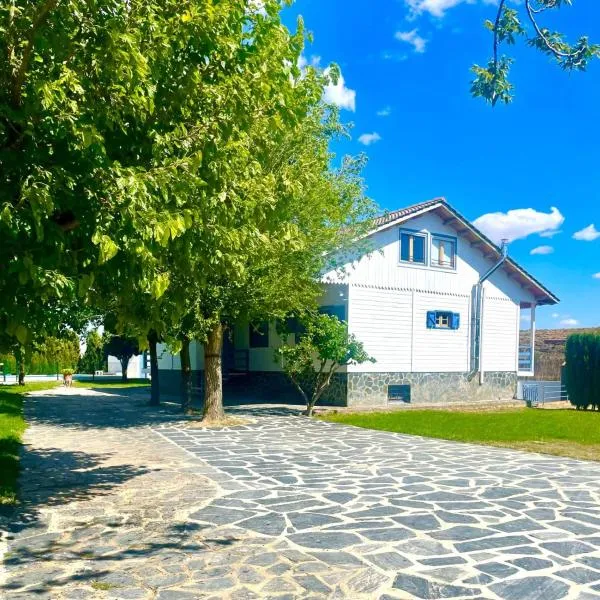 Villa con Piscina Privada, hotel en Alacón