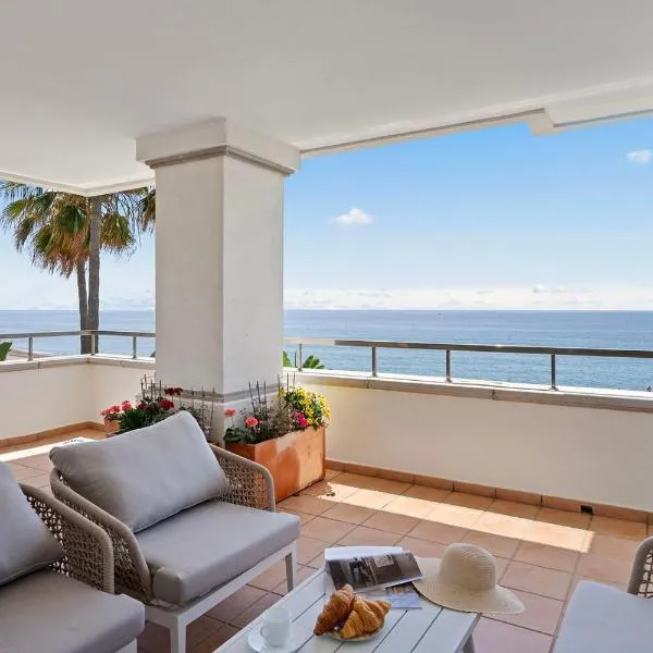 Front line beach luxury apartment in Heaven Beach, hotell sihtkohas Estepona