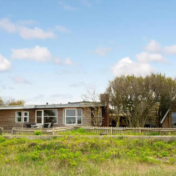 Three-Bedroom Holiday Home In Knebel, hotel v destinaci Knebel