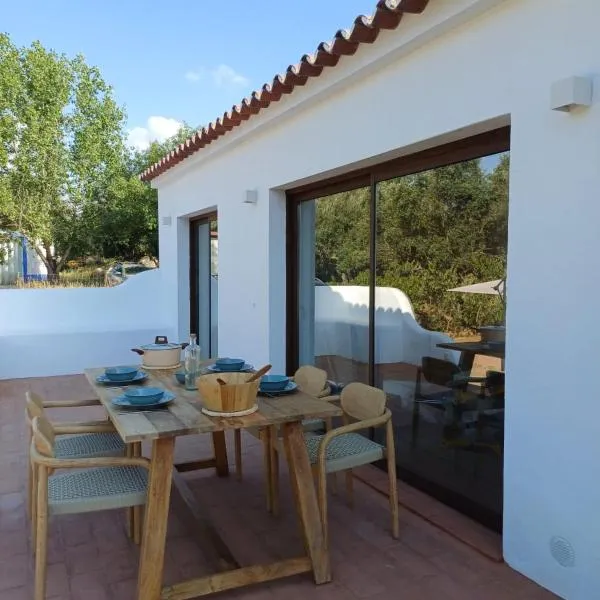 Casa da Azeitona T1 - Monte do Serrado de Baixo, khách sạn ở Évora
