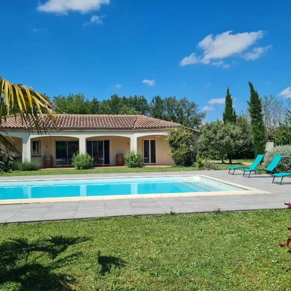 VILLA - BAIN NORDIQUE SPA EXTÉRIEUR - POÊLE FINLANDAIS - PISCINE - Gaillac, hotel v destinácii Montans