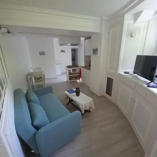 Beau studio dans un cadre exceptionnel de verdure, hotel in Maisons-Laffitte