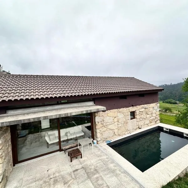 Chalet con piscina Gondomar, hotel u gradu Gondomar