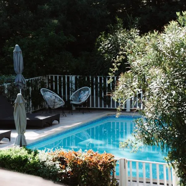 Hôtel Les Fougères - Hossegor, hotel v destinaci Hossegor