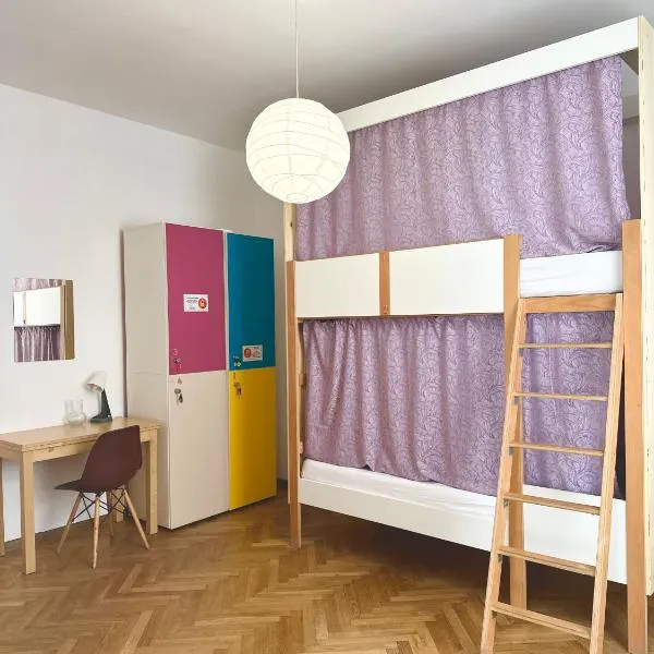 Centrum House Hostel, hotel v destinaci Brašov