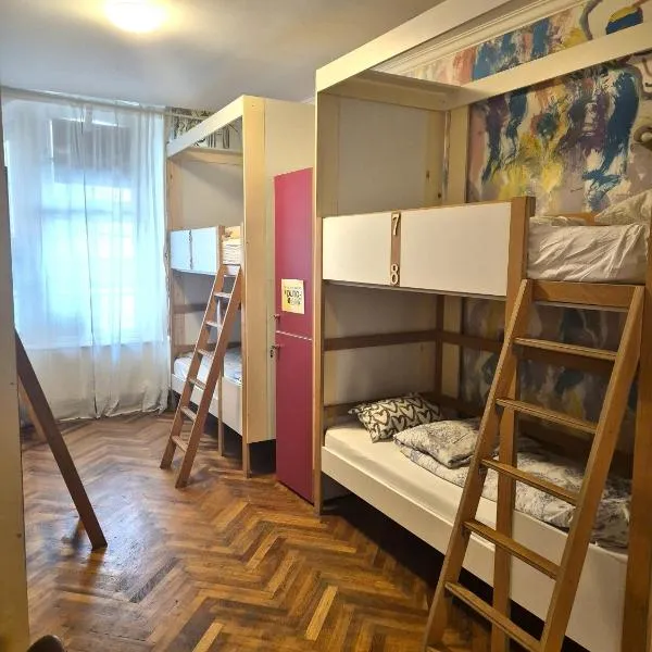 Centrum House Hostel, hotel in Braşov